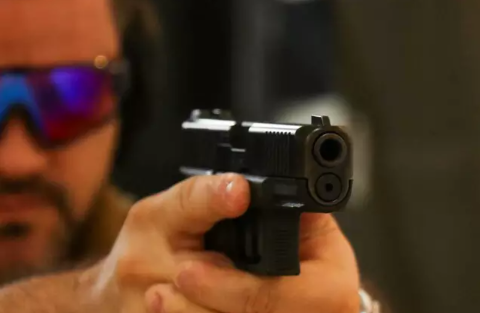 Maioria apoia isen&ccedil;&atilde;o de impostos para compra de armas, mostra enquete