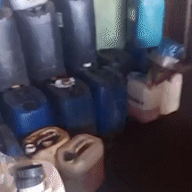 Homem é preso com mais de 6 mil litros de combustível estocado em casa