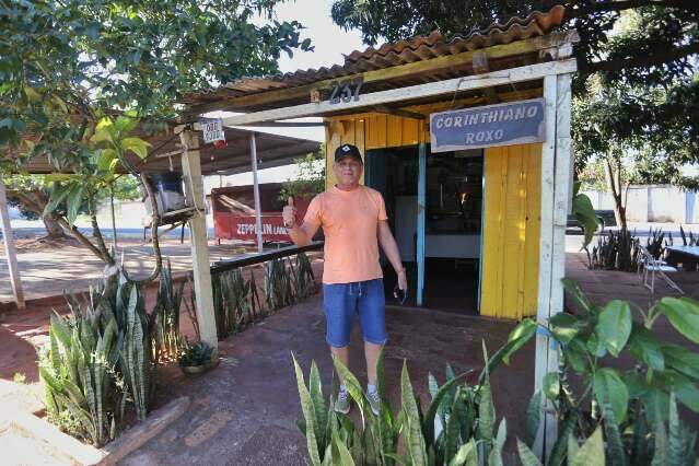 Bombeiro transformou canteiro que era um lixo em seu lugar de paz