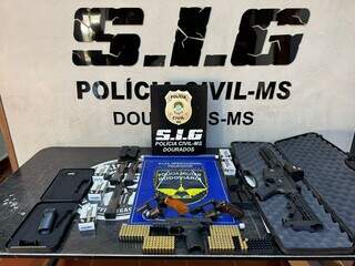 Acusado de atirar no patr&atilde;o da noiva, empres&aacute;rio flagrado com armas &eacute; solto