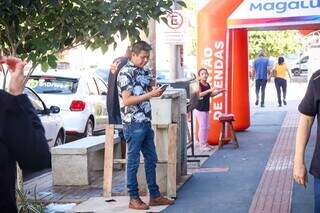 Música e locução de lojas incomodam moradores do Centro que formalizam denúncia Música e locução de lojas incomodam moradores do Centro que formalizam denúncia