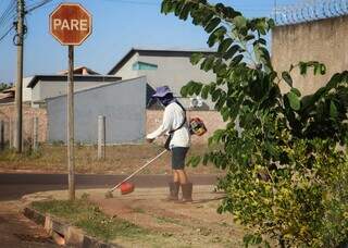 &ldquo;Cuidar do que &eacute; seu&rdquo;: propriet&aacute;rios d&atilde;o exemplo ao manter terrenos sempre limpo