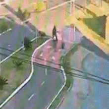 Pedestre &eacute; gravemente ferido por motociclista que invadiu ciclovia 