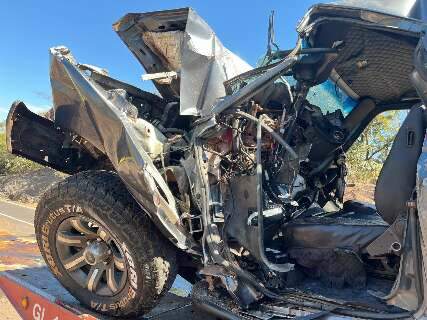 Ultrapassagem proibida causa acidente grave e deixa motorista ferido na BR-163
