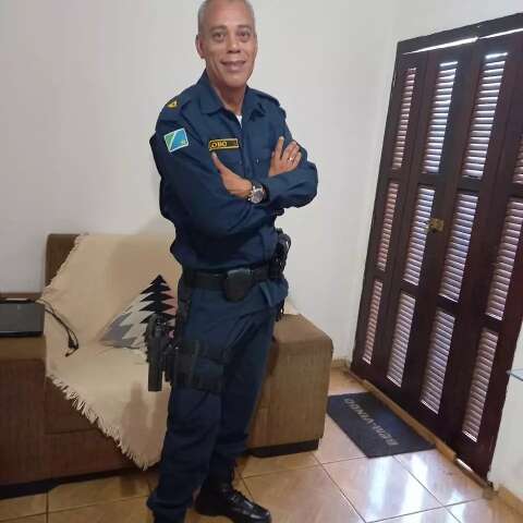 Subtenente da Pol&iacute;cia Militar morre ap&oacute;s surto psic&oacute;tico na rua 