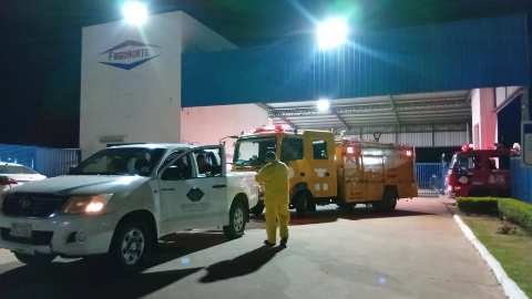 Bombeiros descartam vazamento de am&ocirc;nia em frigor&iacute;fico na fronteira