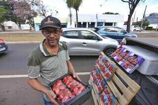 Sobremesa da moda deixa o preço do morango salgado e bandeja chega a R$ 76,99 Sobremesa da moda deixa o preço do morango salgado e bandeja chega a R$ 76,99