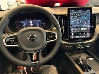 Enzo Volvo Lan&ccedil;a Novo XC60 em Campo Grande