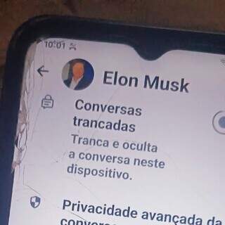 Idosa acredita estar falando com Elon Musk e cai em golpe