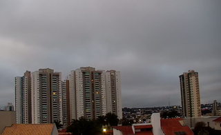 Semana come&ccedil;a com c&eacute;u nublado e chance de chuva em Campo Grande