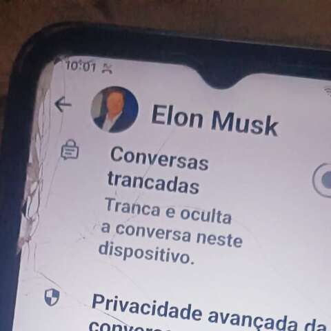 Idosa acredita estar falando com Elon Musk e cai em golpe