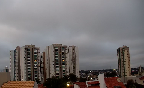 Semana come&ccedil;a com c&eacute;u nublado e chance de chuva em Campo Grande