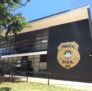 Mulher &eacute; presa por inj&uacute;ria racial ao atacar funcion&aacute;ria da limpeza em banco