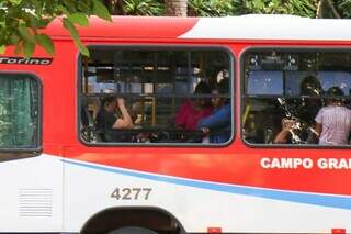 Diarista que fraturou a coluna em ônibus ganha pensão vitalícia na Justiça Diarista que fraturou a coluna em ônibus ganha pensão vitalícia na Justiça