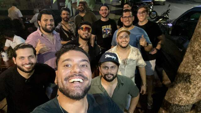 Amigos investem mais de R$ 10 mil em despedida de solteiro &quot;consciente&quot;