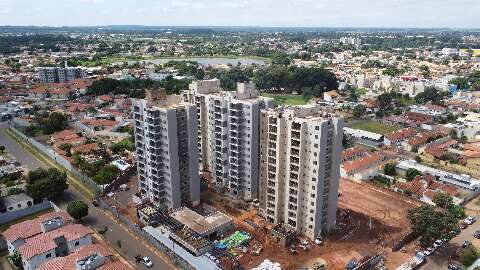 Com Selic a 15%, setor imobili&aacute;rio aposta em flexibilidade para manter vendas