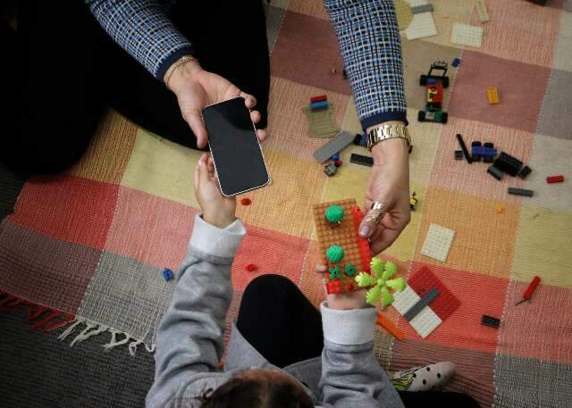 Uso precoce do celular est&aacute; ligado &agrave; irrita&ccedil;&atilde;o e &agrave; agressividade em crian&ccedil;as