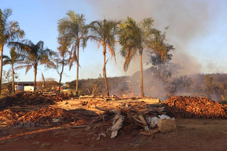 Bombeiros controlam inc&ecirc;ndio com tr&ecirc;s frentes contra o fogo na BR-163