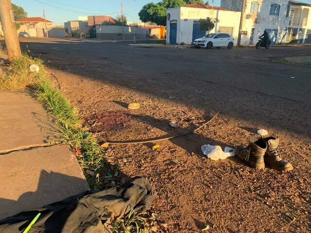 Morador de rua &eacute; assassinado com sete facadas na Vila Carvalho