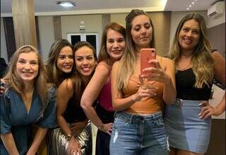 Amizade dos anos 2000 virou 20 fam&iacute;lias e resiste firme ao tempo