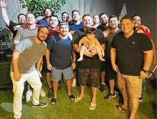 Amizade dos anos 2000 virou 20 fam&iacute;lias e resiste firme ao tempo