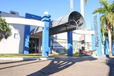 Ap&oacute;s suspens&atilde;o de reajuste salarial, prefeito anuncia corte em exames e plant&otilde;es