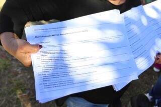 Afastamento de diretora leva pais a protestarem na prefeitura