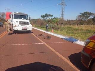 Ciclista morre atropelado por carreta em estrada marcada por tragédias Ciclista morre atropelado por carreta em estrada marcada por tragédias