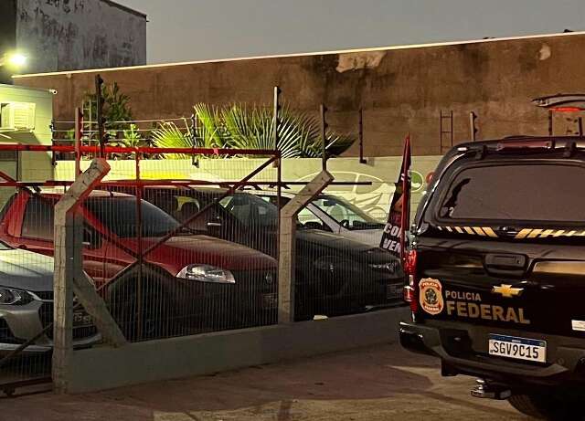 PF apreende ve&iacute;culos e prende suspeitos de tr&aacute;fico internacional de drogas