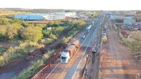 Trecho da BR-163 &eacute; liberado ap&oacute;s inc&ecirc;ndio danificar galeria em Campo Grande