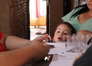 Aos 2 anos, Pietro enfrenta diagn&oacute;stico triplo e m&atilde;e pede ajuda para cirurgia