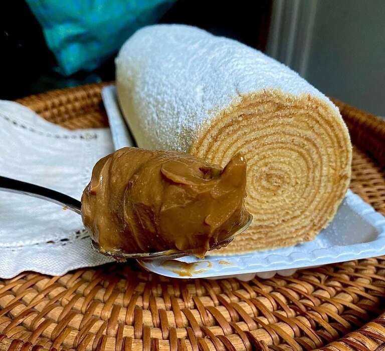 Karol faz bolo de rolo nordestino em versão red velvet, churros e Oreo