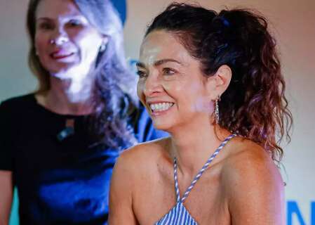 Thiago Lacerda e Cl&aacute;udia Ohana deixam marcas na Cal&ccedil;ada da Fama de Bonito
