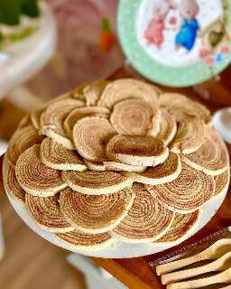 Karol faz bolo de rolo nordestino em vers&atilde;o red velvet, churros e Oreo
