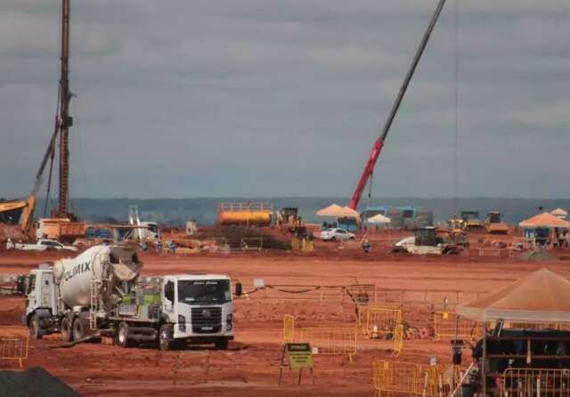 Obra de aeroporto em meio ao boom da celulose pode estar assoreando c&oacute;rrego