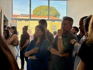 Vel&oacute;rio lotado de amigos marca adeus a assessor que morreu em sa&iacute;da de show