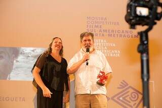 Thiago Lacerda e Claudia Ohana anunciam vencedores do Cinesur