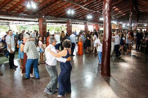 Reencontro de fam&iacute;lia gigante prova que n&atilde;o h&aacute; dist&acirc;ncia para o afeto
