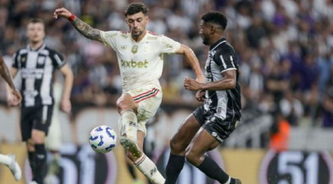 Flamengo empata com Cear&aacute; no Castel&atilde;o e retoma lideran&ccedil;a do Brasileir&atilde;o