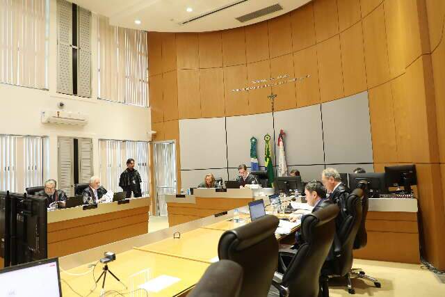 Obra parada e buraco no quintal viram indeniza&ccedil;&atilde;o de R$ 7 mil