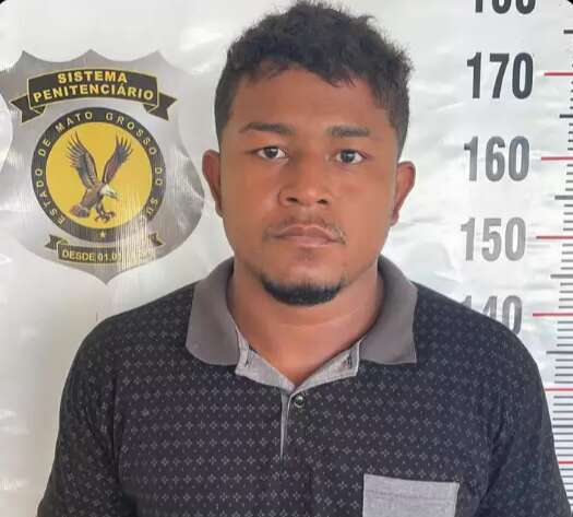 Acusado de matar servidor a facadas em latroc&iacute;nio se entrega &agrave; pol&iacute;cia