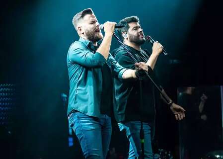 Setembro ter&aacute; show com Z&eacute; Neto e Cristiano e Menos &eacute; Mais