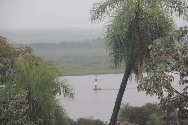 Chuva volta a Corumb&aacute; ap&oacute;s dois meses e traz al&iacute;vio parcial ao Rio Paraguai