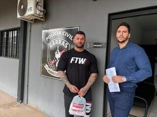 Alvo de opera&ccedil;&atilde;o, marombeiro famoso faz &quot;reality&quot; ao ser detido pelo Garras