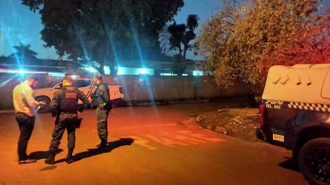 Jovem &eacute; baleado em casa onde adolescente foi executado por fac&ccedil;&atilde;o