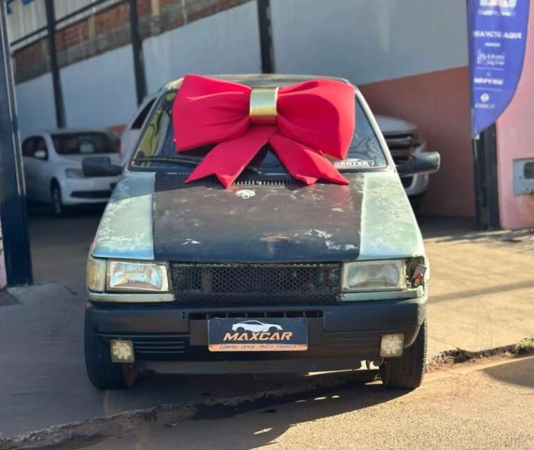 Apesar de velho, Uno viraliza ao ganhar laço na entrega ao novo dono