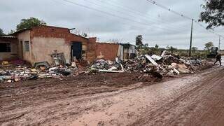 Quatro s&atilde;o presos por incentivar descarte irregular de lixo
