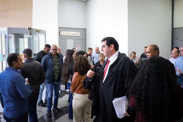 Por falta de qu&oacute;rum, j&uacute;ri de r&eacute;us que mataram vizinho espancado &eacute; adiado
