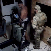 Marombeiro famoso faz &quot;reality&quot; ao ser detido pelo Garras