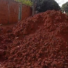 Sem patrolagem, obra deixa rua intransit&aacute;vel no Jardim Tijuca II